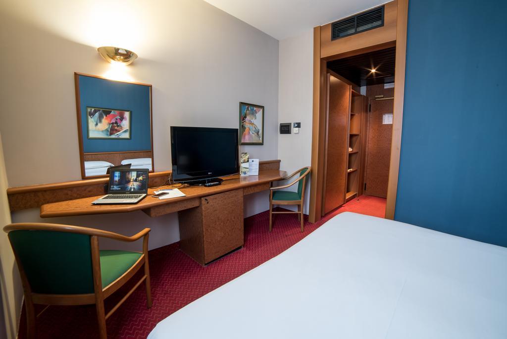 Idea Hotel Piacenza Esterno foto