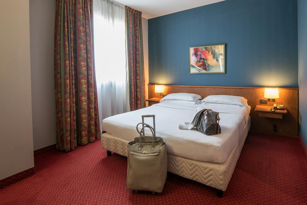 Idea Hotel Piacenza Esterno foto