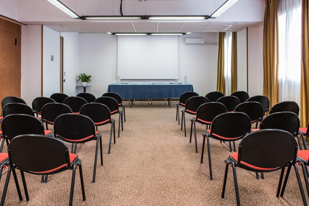 Idea Hotel Piacenza Esterno foto