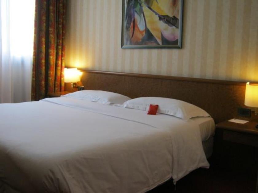 Idea Hotel Piacenza Esterno foto