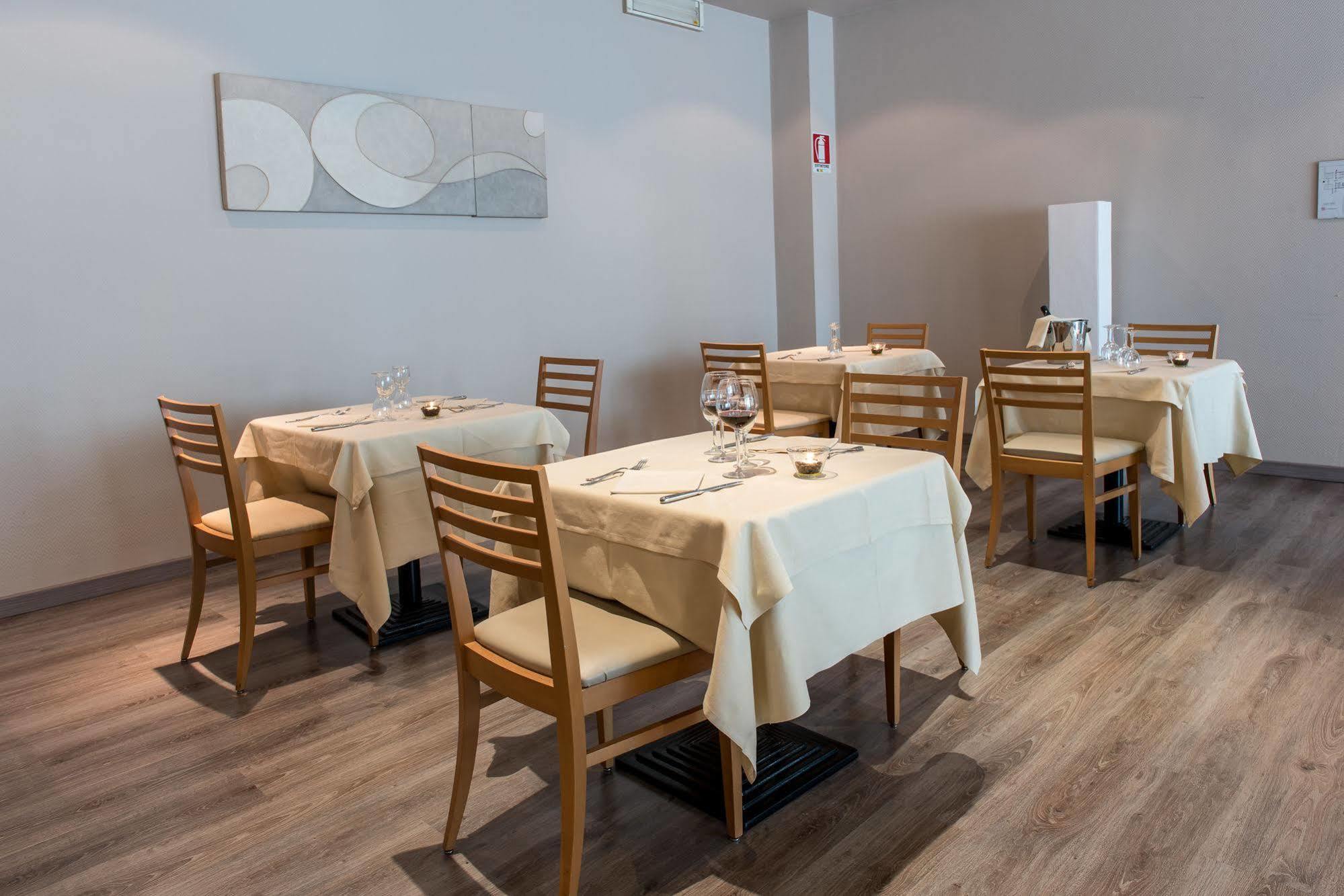 Idea Hotel Piacenza Esterno foto