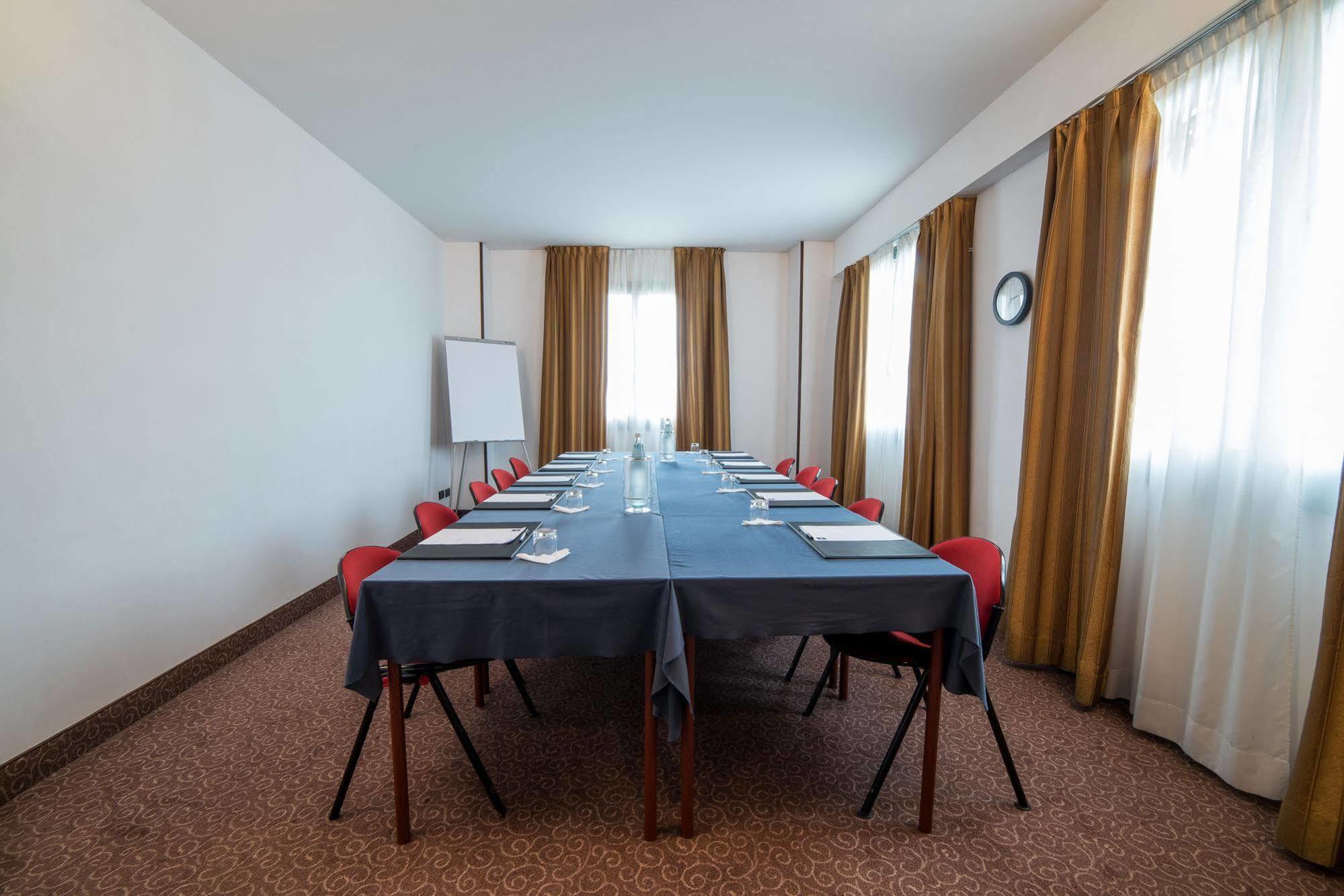 Idea Hotel Piacenza Esterno foto
